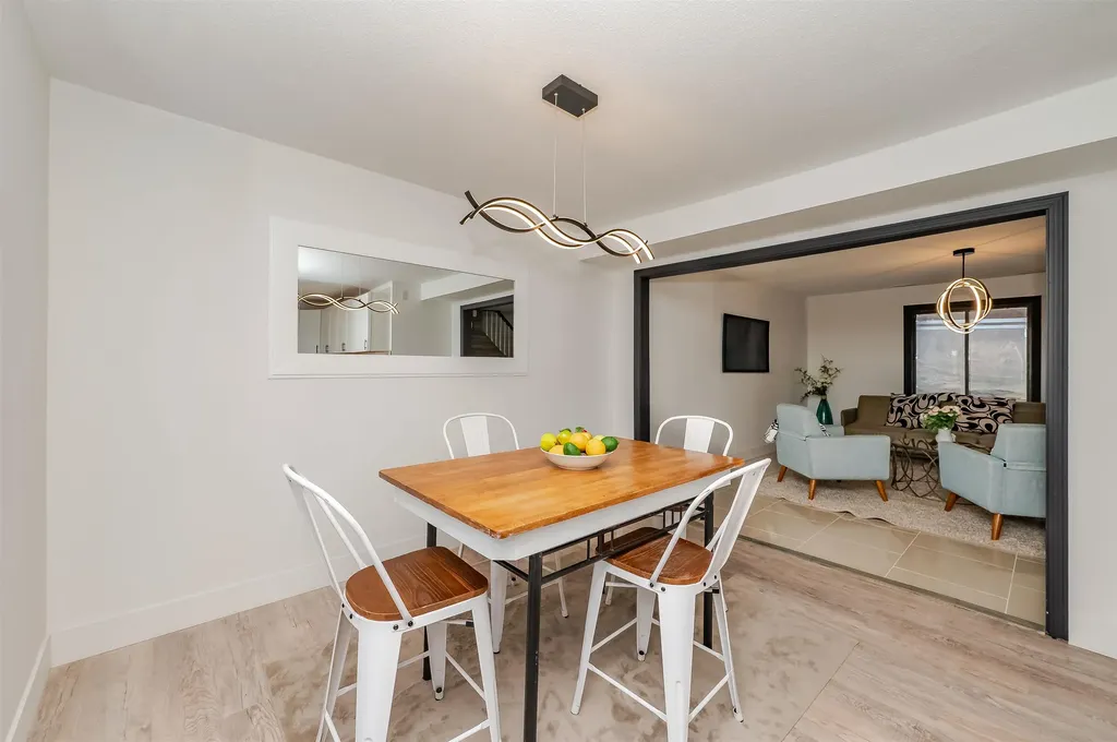 145 Canterbury Lane Londonderry NH 03053