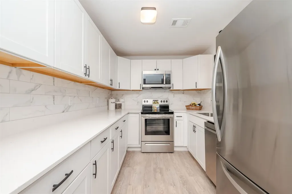 145 Canterbury Lane Londonderry NH 03053