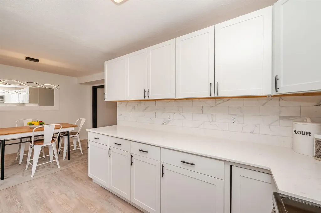 145 Canterbury Lane Londonderry NH 03053