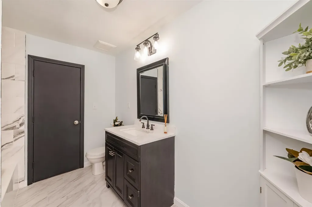 145 Canterbury Lane Londonderry NH 03053