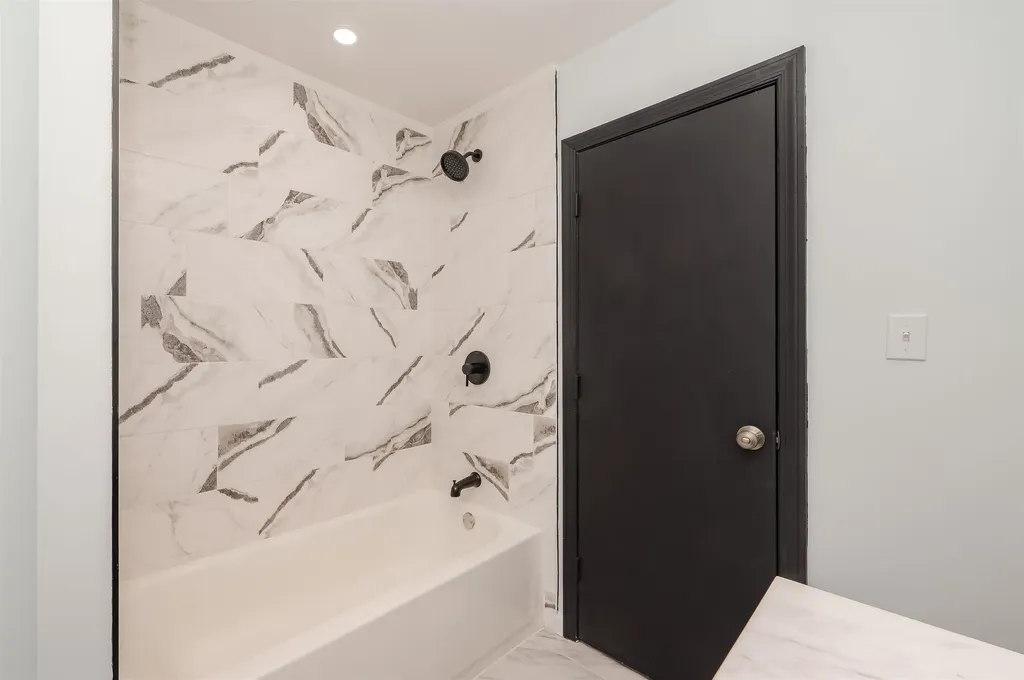 145 Canterbury Lane Londonderry NH 03053