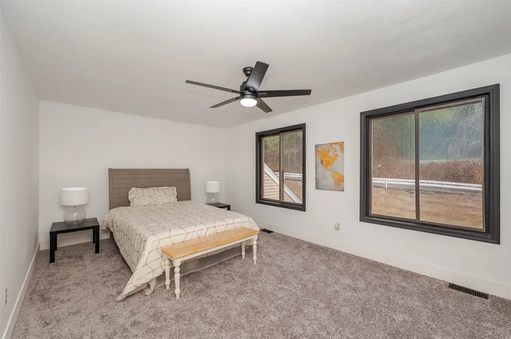 145 Canterbury Lane Londonderry NH 03053