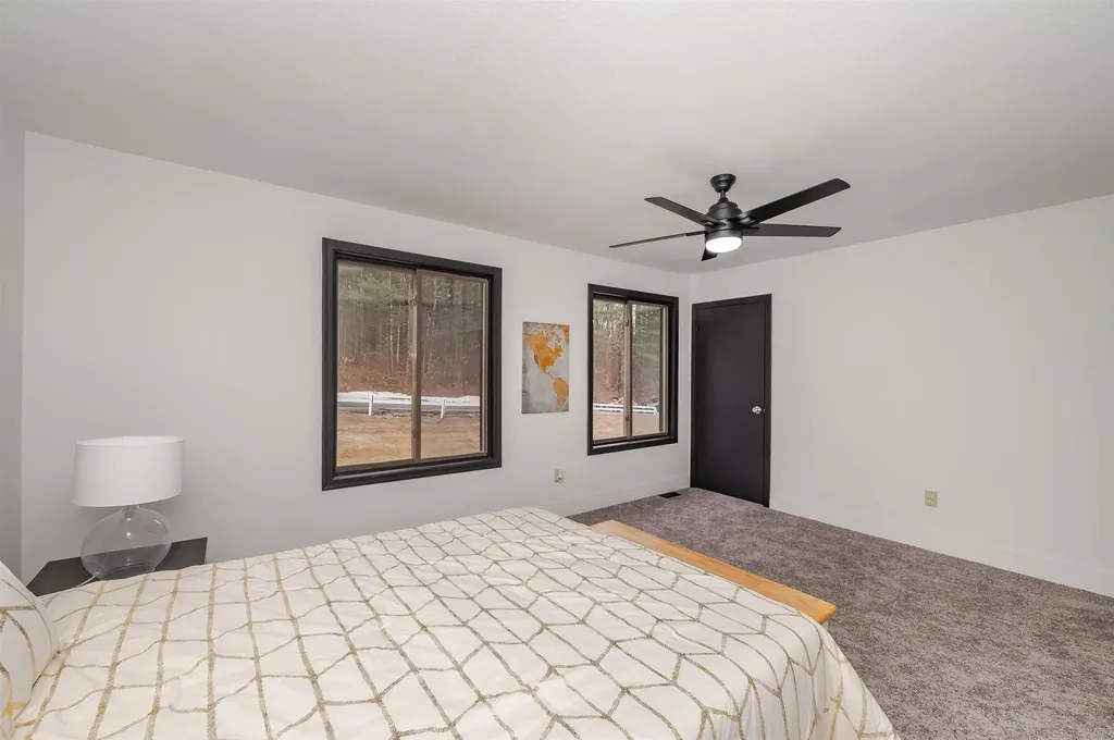 145 Canterbury Lane Londonderry NH 03053