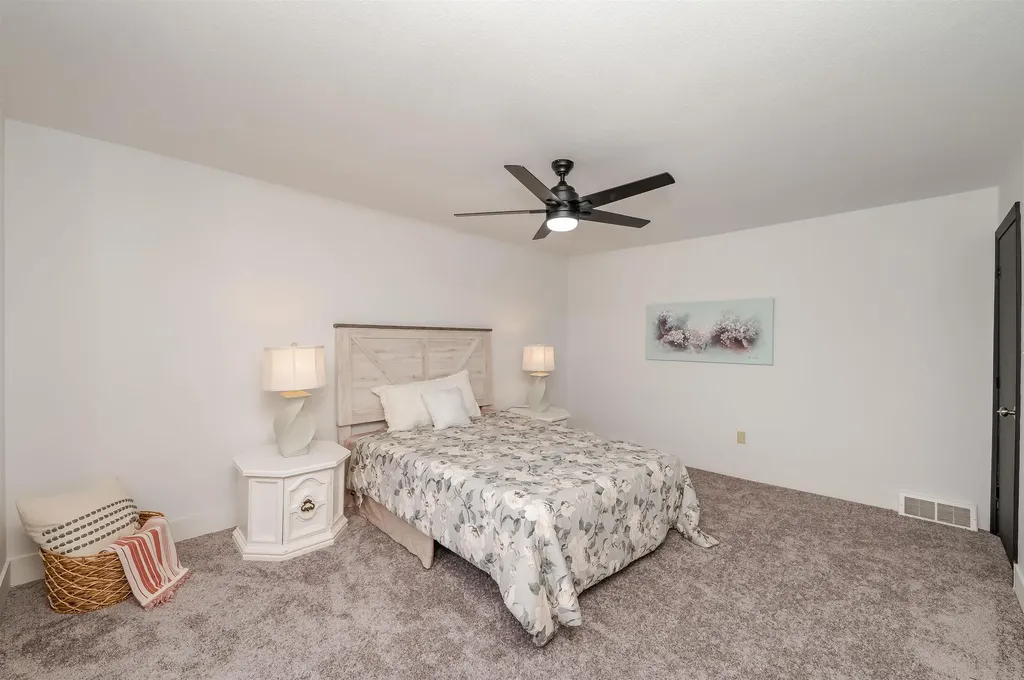 145 Canterbury Lane Londonderry NH 03053