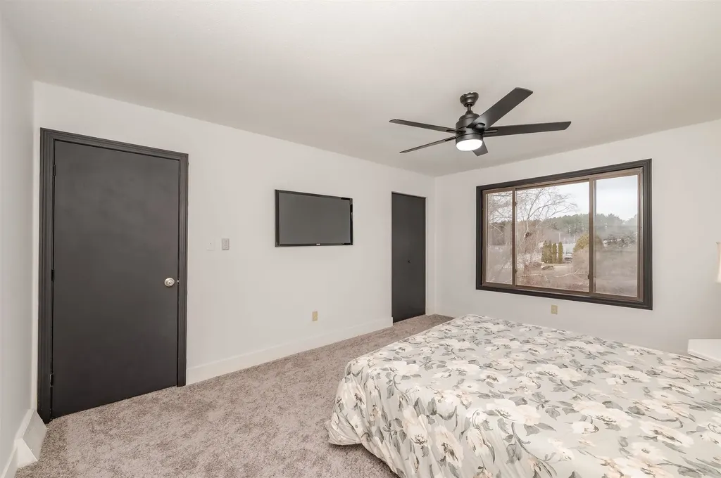 145 Canterbury Lane Londonderry NH 03053