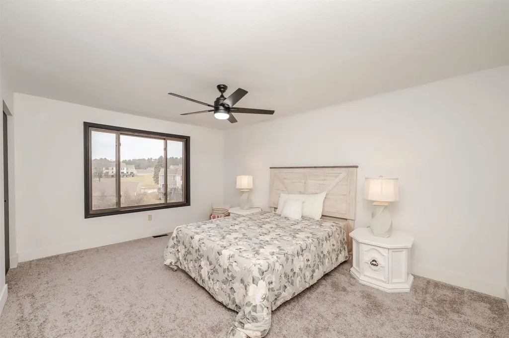 145 Canterbury Lane Londonderry NH 03053