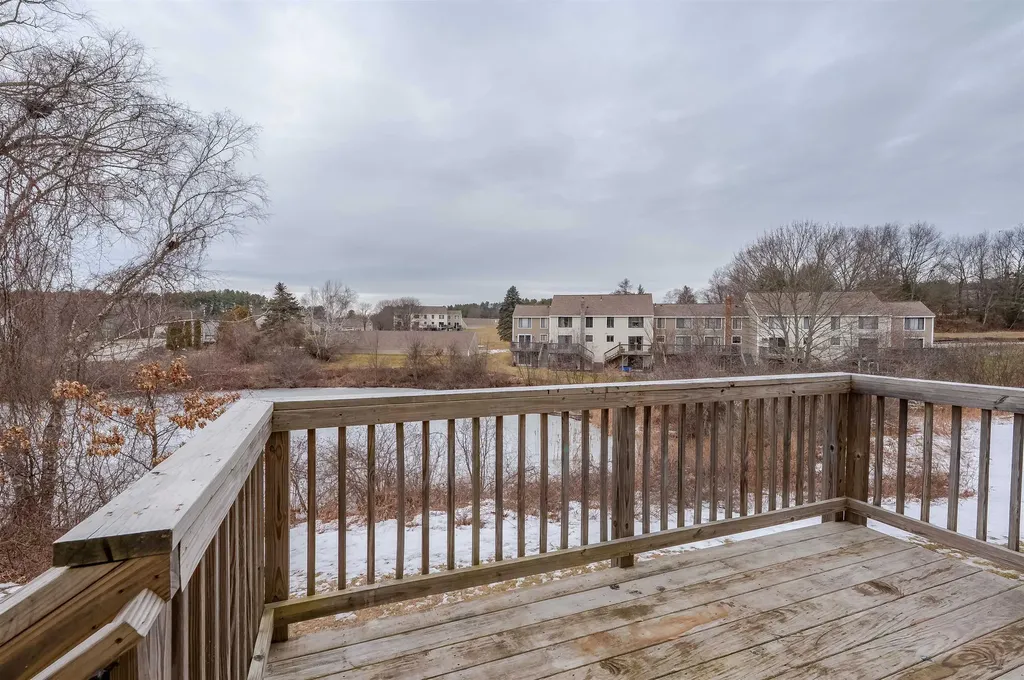 145 Canterbury Lane Londonderry NH 03053