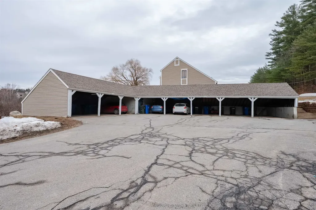 145 Canterbury Lane Londonderry NH 03053