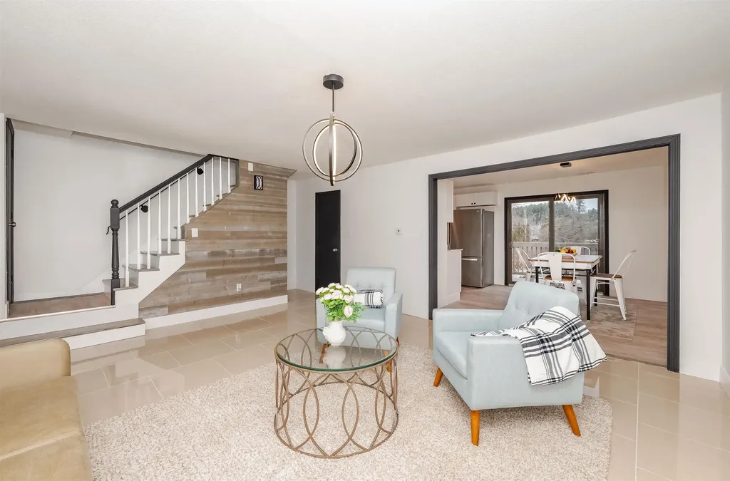 145 Canterbury Lane Londonderry NH 03053