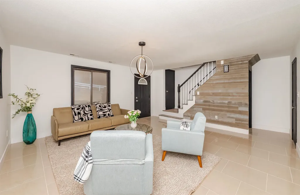 145 Canterbury Lane Londonderry NH 03053