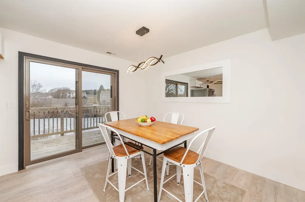 145 Canterbury Lane Londonderry NH 03053