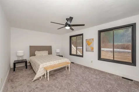 145 Canterbury Lane Londonderry NH 03053