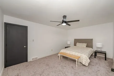 145 Canterbury Lane Londonderry NH 03053