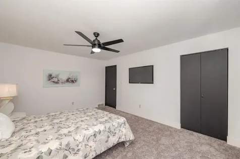 145 Canterbury Lane Londonderry NH 03053