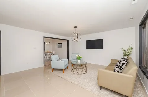 145 Canterbury Lane Londonderry NH 03053