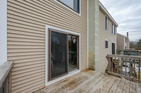 145 Canterbury Lane Londonderry NH 03053