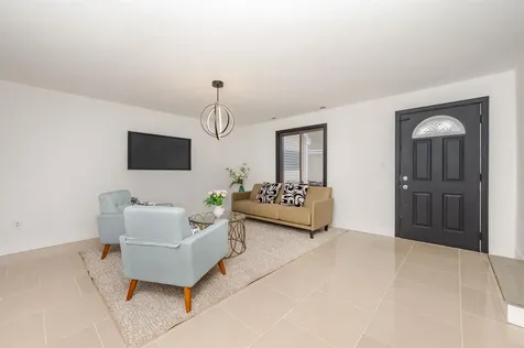 145 Canterbury Lane Londonderry NH 03053