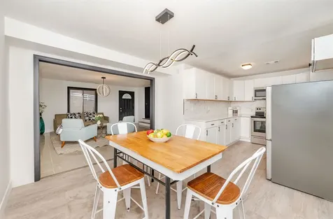 145 Canterbury Lane Londonderry NH 03053