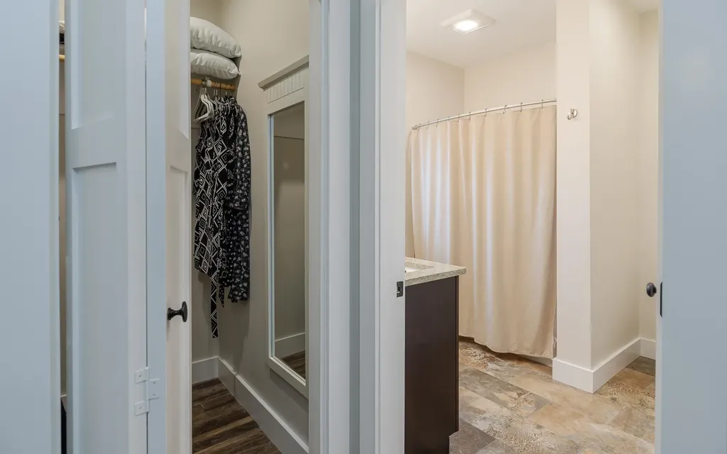 60 Dearborn Circle Walpole NH 03608