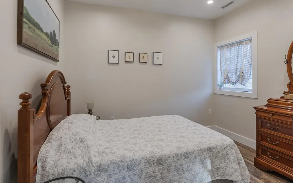 60 Dearborn Circle Walpole NH 03608