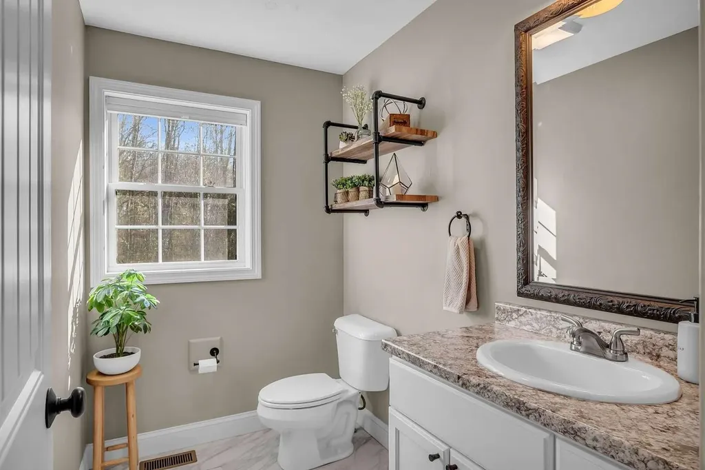 15 Peacock Hill Road Weare NH 03281