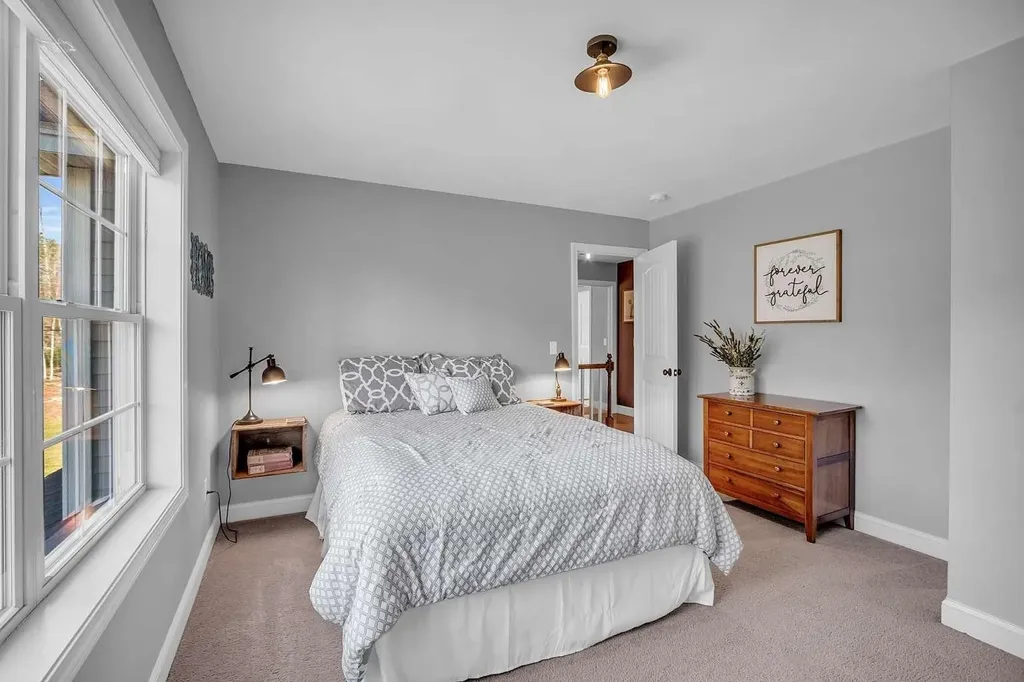 15 Peacock Hill Road Weare NH 03281