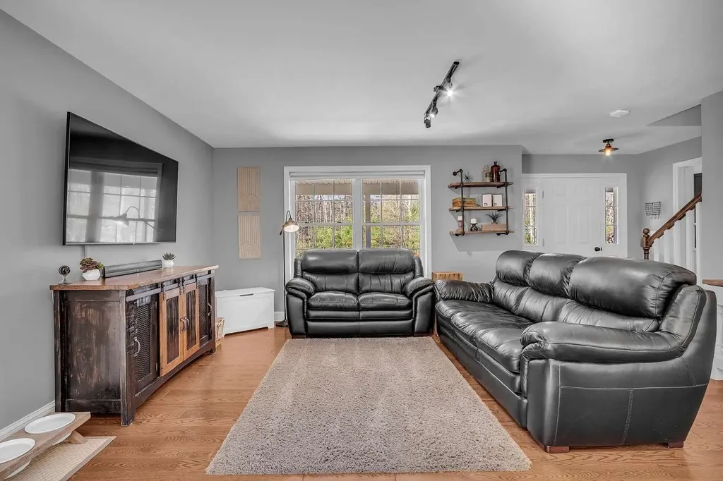 15 Peacock Hill Road Weare NH 03281