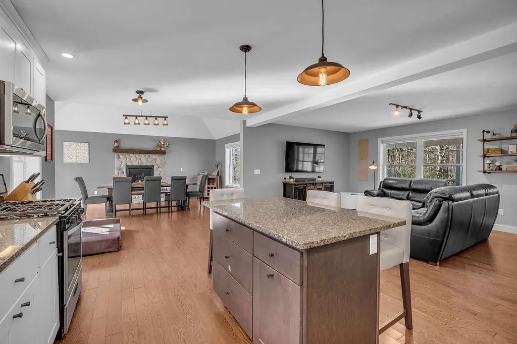 15 Peacock Hill Road Weare NH 03281