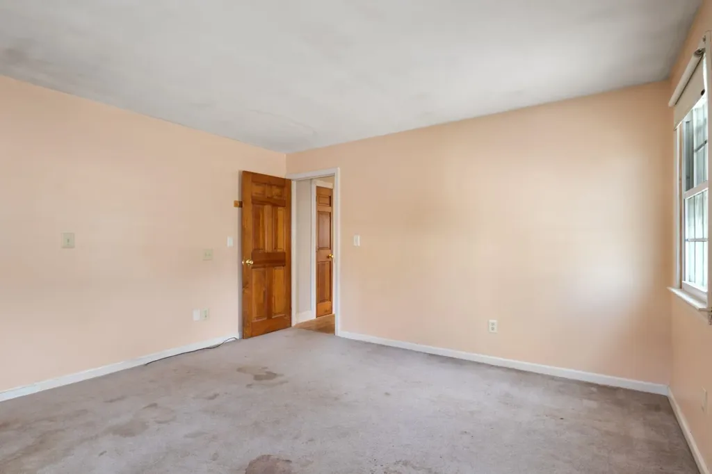 12 Nola Avenue Rochester NH 03867