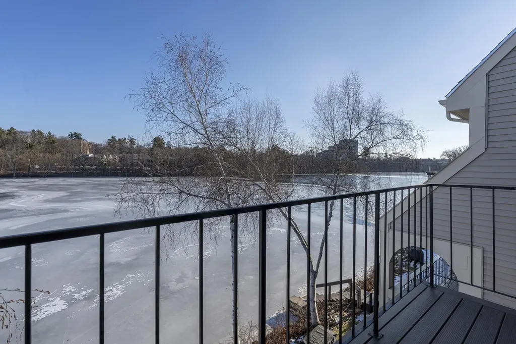 51 River Front Drive Manchester NH 03102