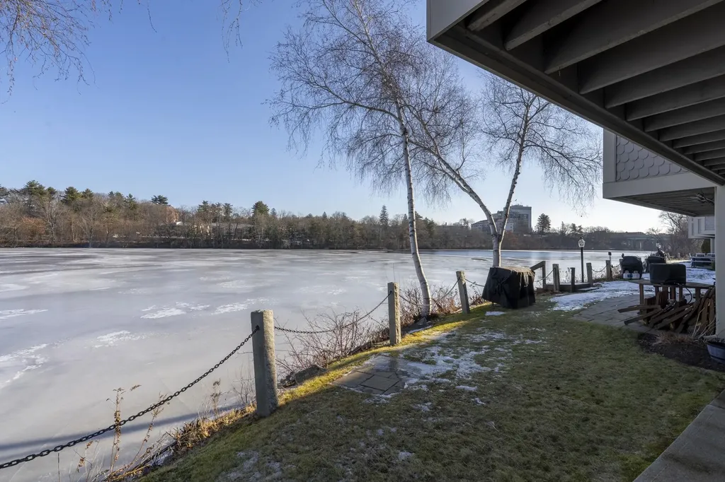 51 River Front Drive Manchester NH 03102