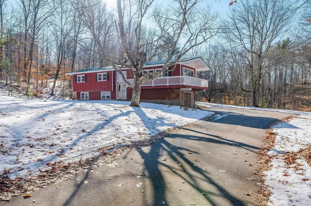 107 Page Road Bow NH 03304