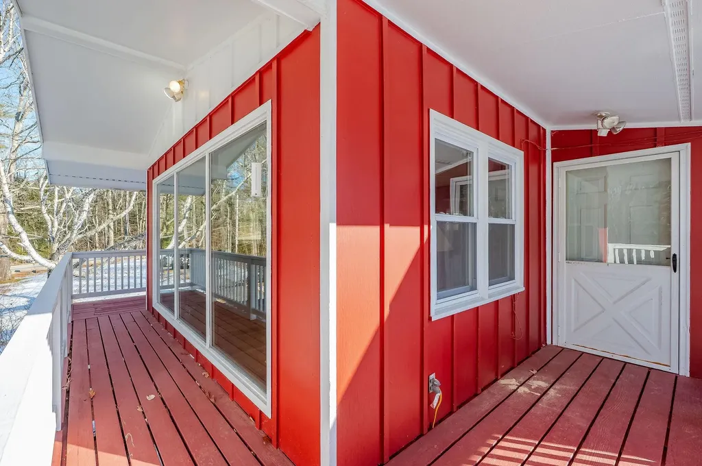 107 Page Road Bow NH 03304