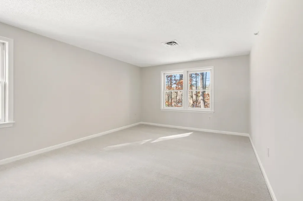 3 Mayfair Lane Nashua NH 03063