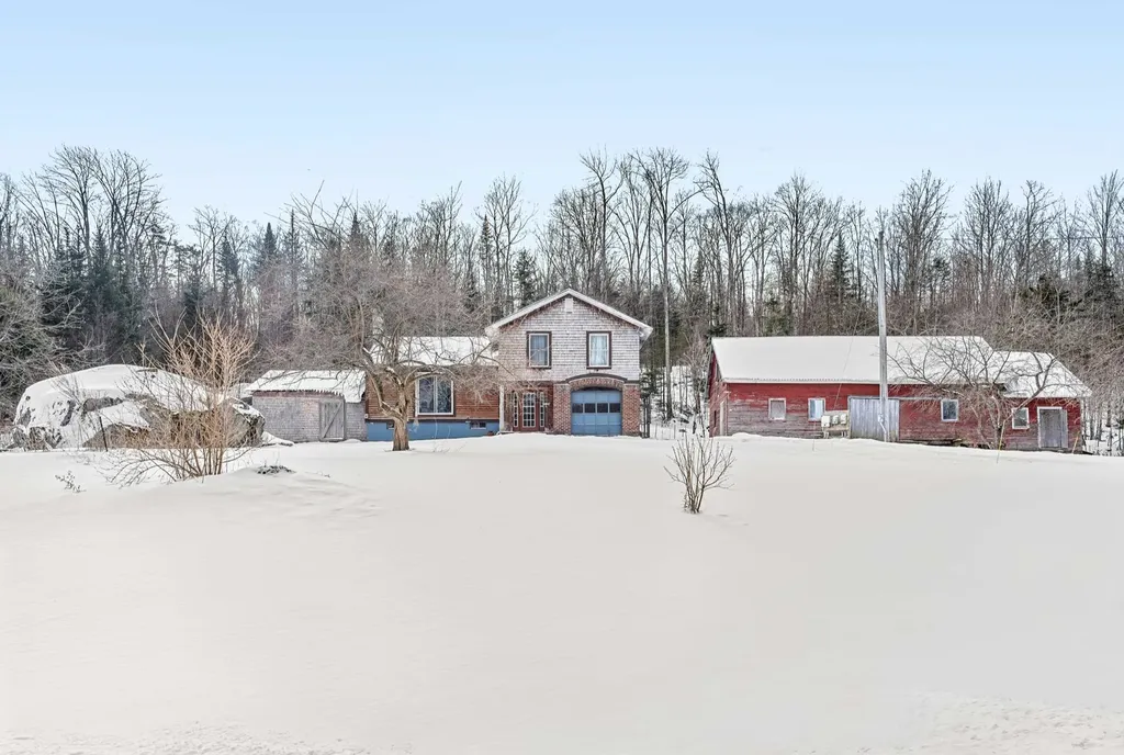 1422 Cabot Road Woodbury VT 05681