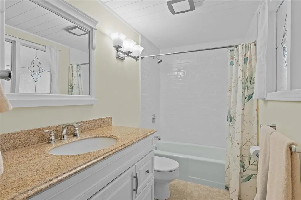 111 North Road Stowe VT 05672