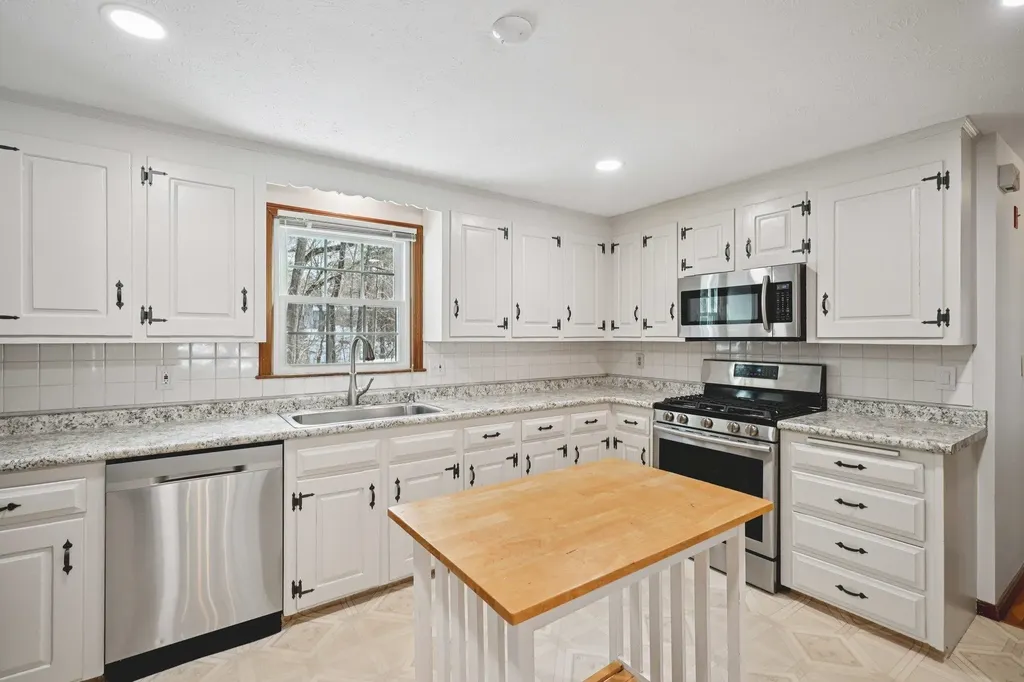 7 Birchwood Drive Derry NH 03038