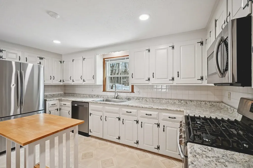 7 Birchwood Drive Derry NH 03038