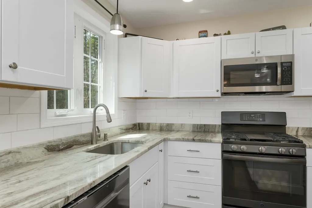 185 Town House Road Effingham NH 03882