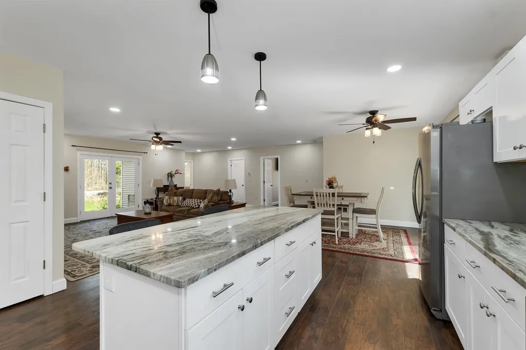 185 Town House Road Effingham NH 03882