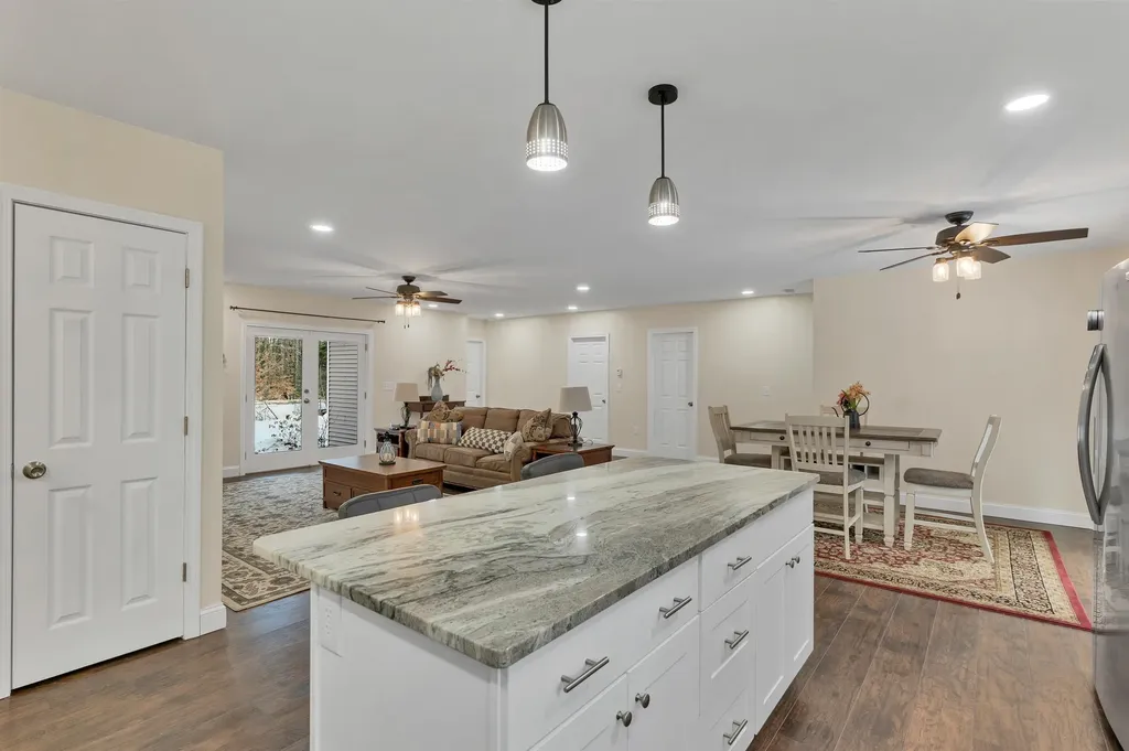 185 Town House Road Effingham NH 03882