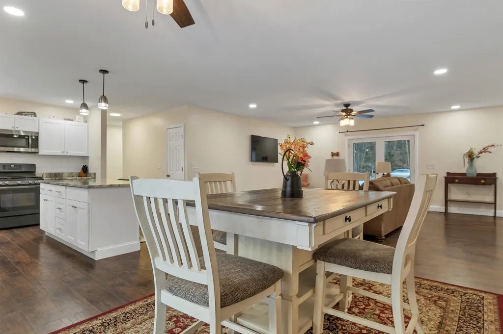 185 Town House Road Effingham NH 03882