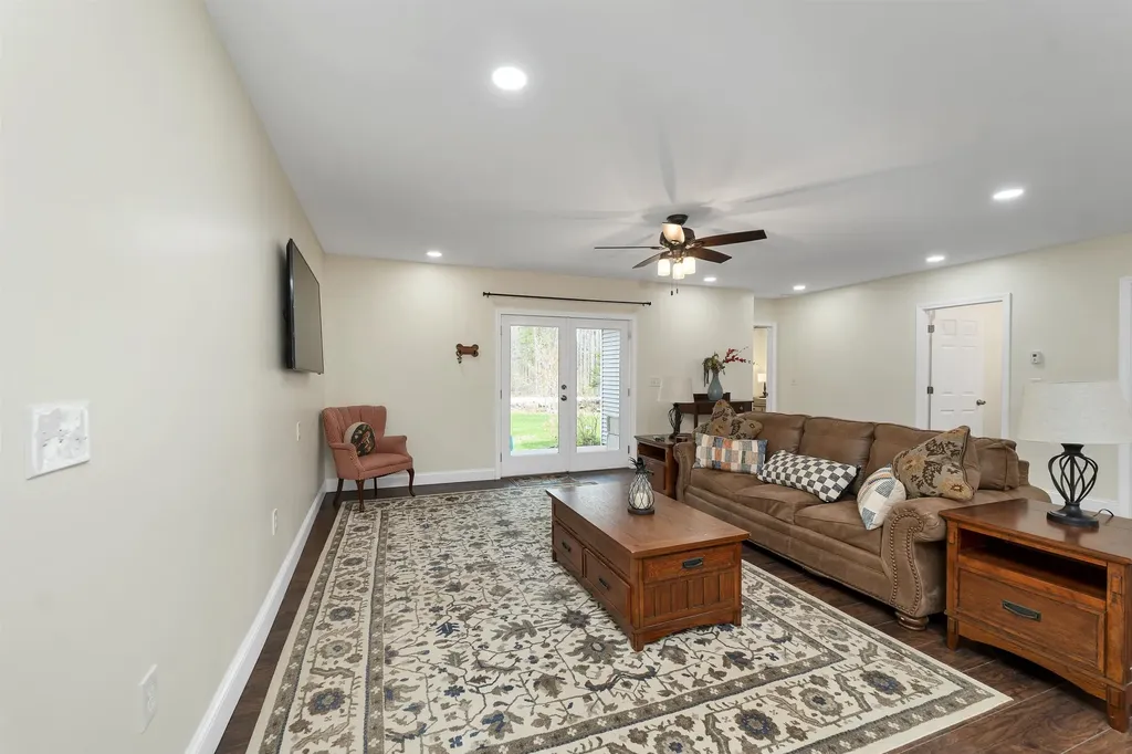 185 Town House Road Effingham NH 03882