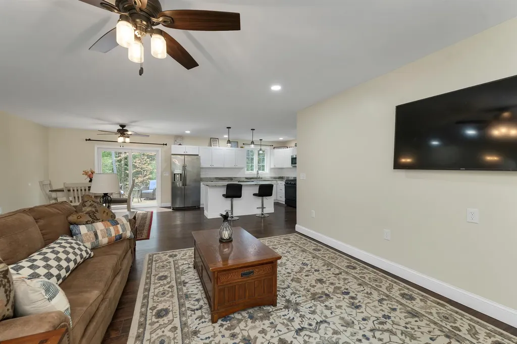 185 Town House Road Effingham NH 03882