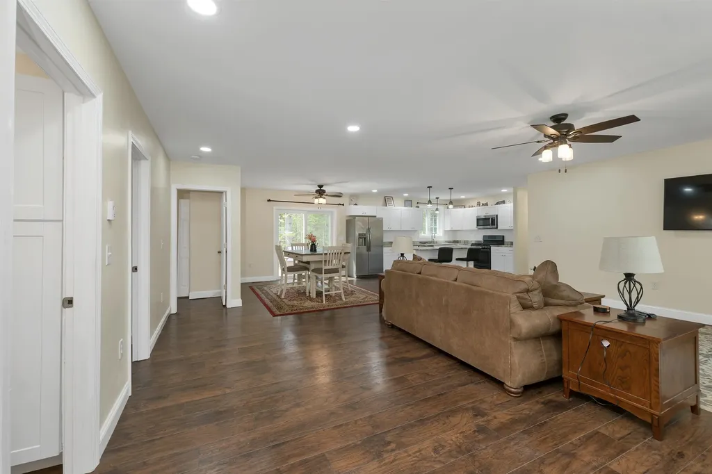 185 Town House Road Effingham NH 03882