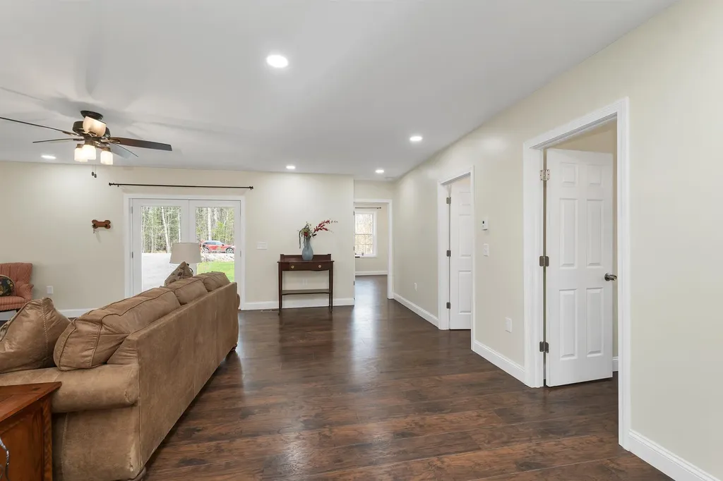 185 Town House Road Effingham NH 03882