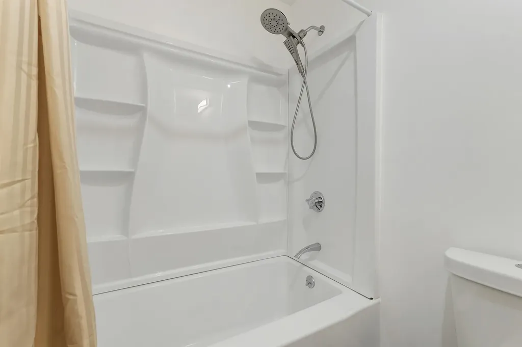 185 Town House Road Effingham NH 03882