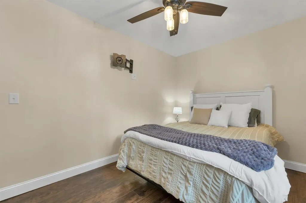 185 Town House Road Effingham NH 03882