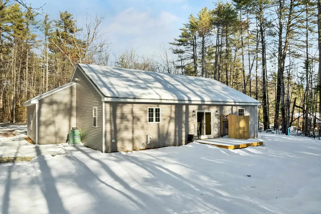 185 Town House Road Effingham NH 03882