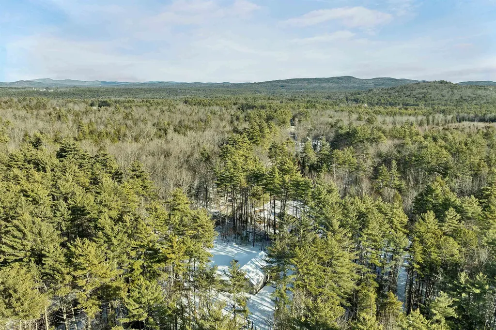 185 Town House Road Effingham NH 03882